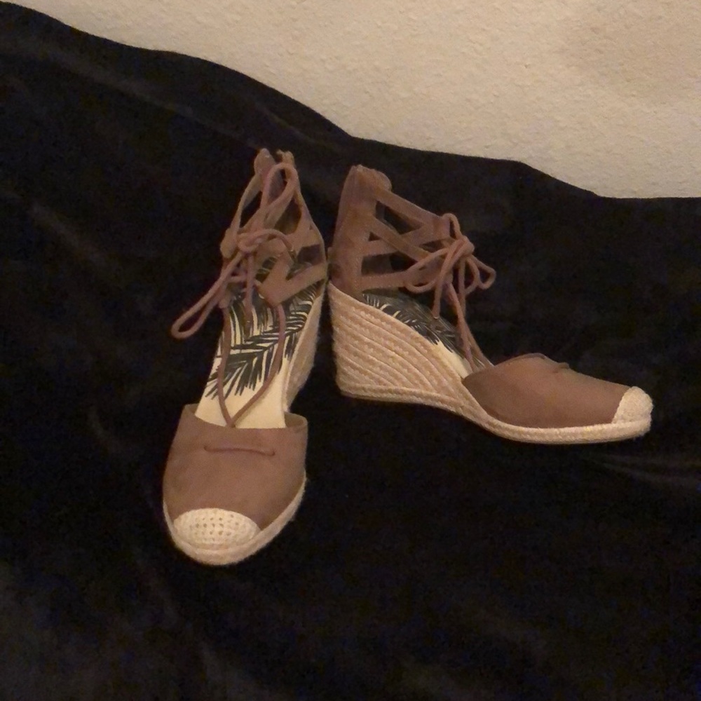 Women’s wedge shoes